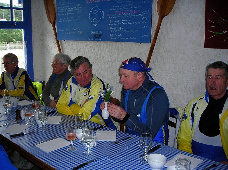 2011-04-14 09 Casse-croute a Penthievre.JPG